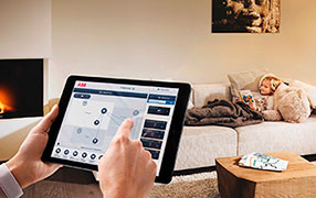 Управление домом с планшетного компьютера или смартфона через систему управления ABB-free@home®